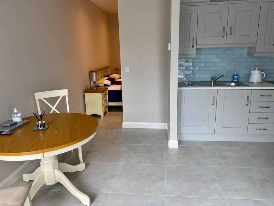 Erne Getaway No.7 Brand New 1 Bed Apartment Enniskillen Exterior foto